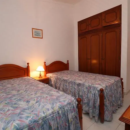 Lena Villa *